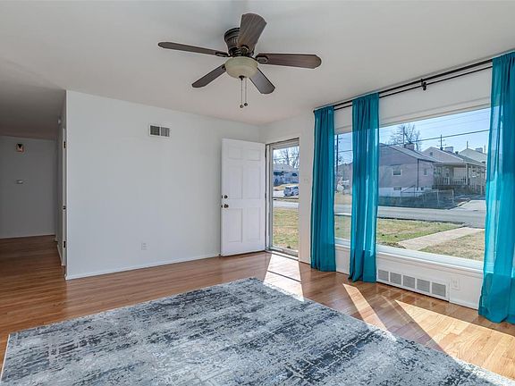 5th image of 5501 Langley Ave
