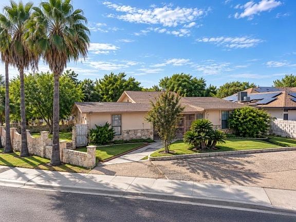 4th image of 210 Daisy Ln