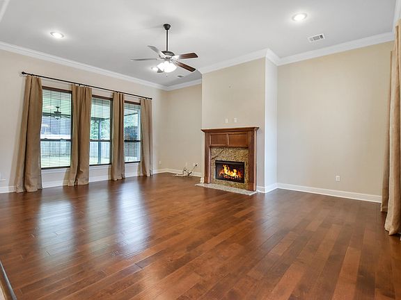 3rd image of 42185 Conifer Dr