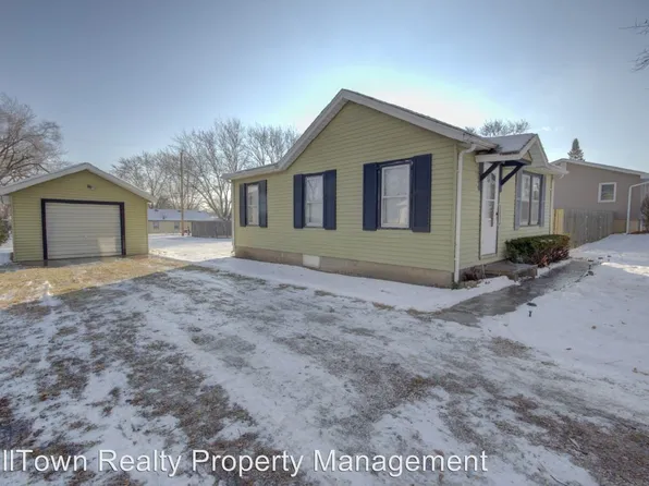 1111 13th St, Silvis, IL 61282