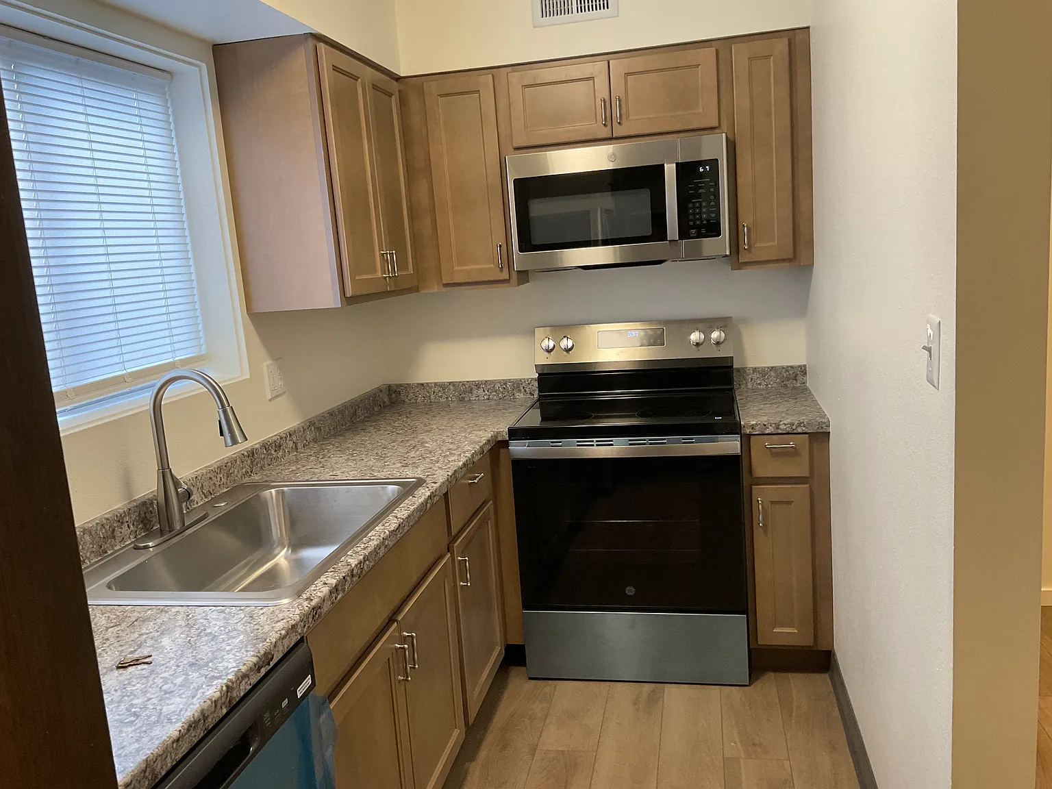 2 bed, 1000 sqft, $1,500 — Photo 4