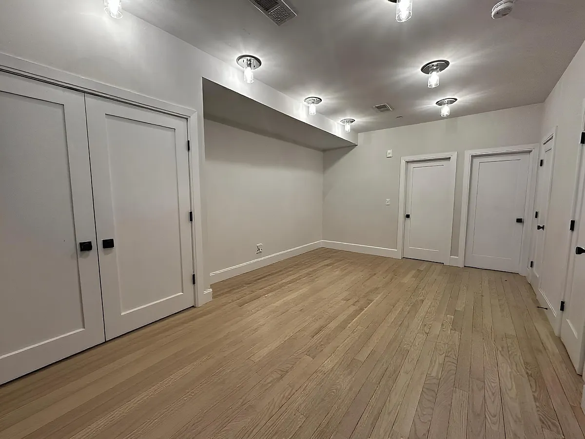 Building Photo - 106 Bremen St #1