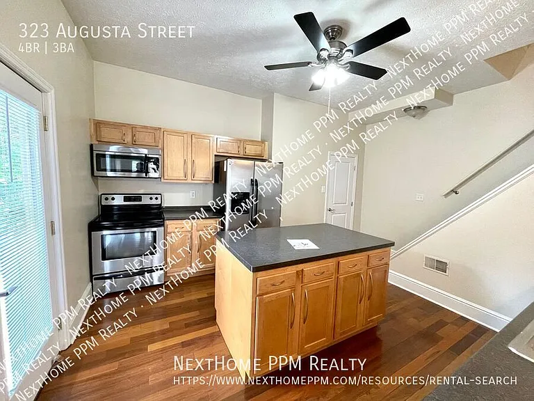 323 Augusta St — Photo 7