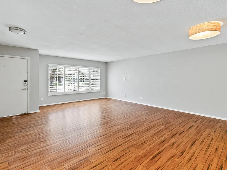8225 E Berridge Ln — Photo 3