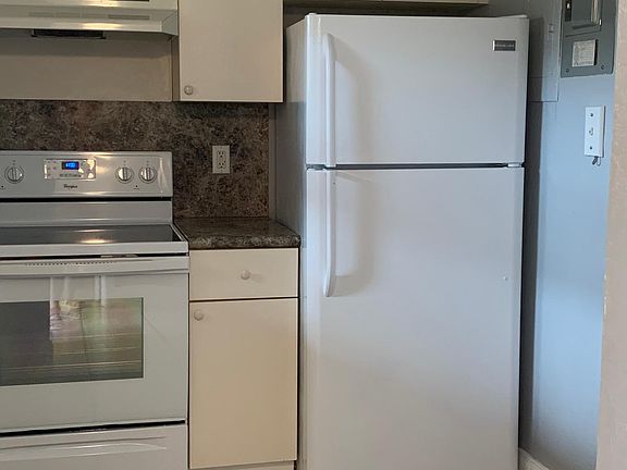 5th image of 4215 N University Dr APT 309
