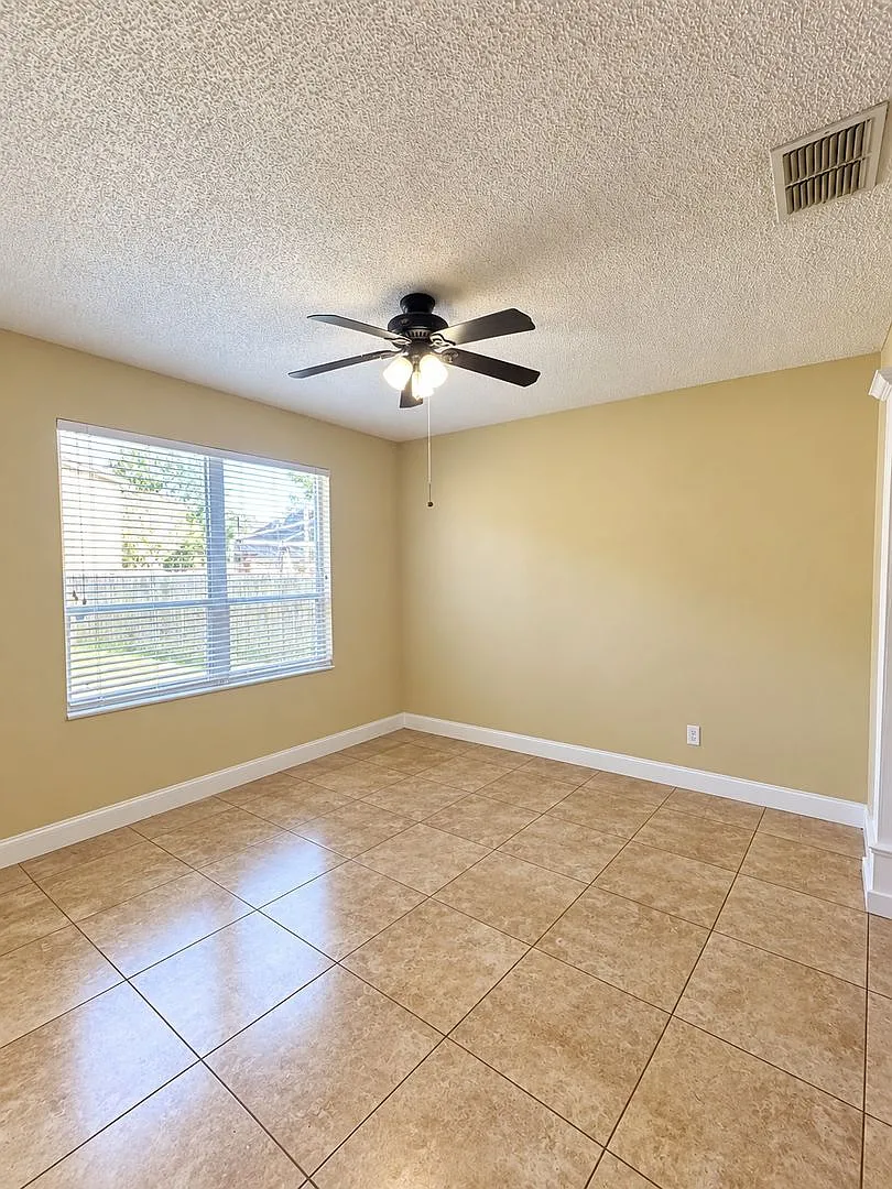 4 Bedroom 3 bath POOL home for rent in Oviedo near UCF! — Photo 4