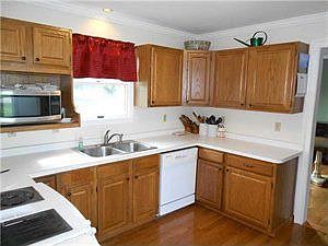 5th image of 393 Carrollwood Dr