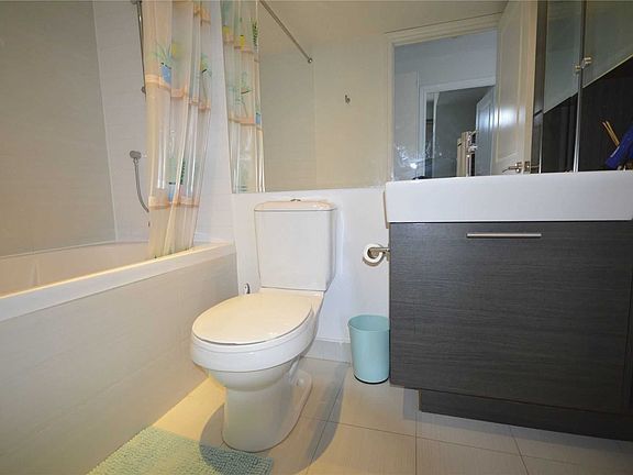 2nd image of 386 Yonge St #5114