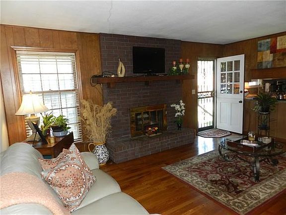 4th image of 2332 N 73rd Pl