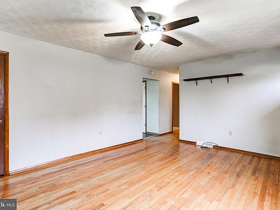 4th image of 2187 Joanne Ave