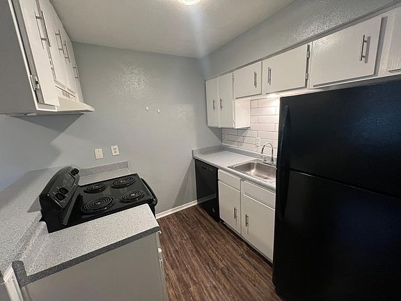 5th image of 518 N Hampton Rd #109