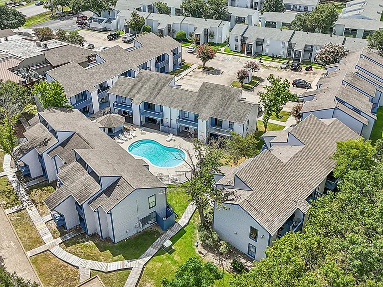 ROOKWOOD GOLF APARTMENTS — Photo 24