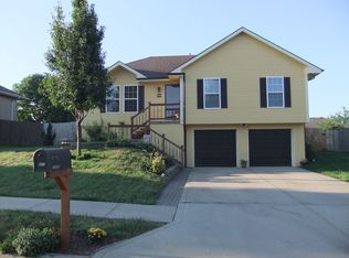 801 E 14th St, Kearney, MO 64060