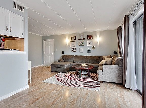 5th image of 5027 W Briartree Ln #213