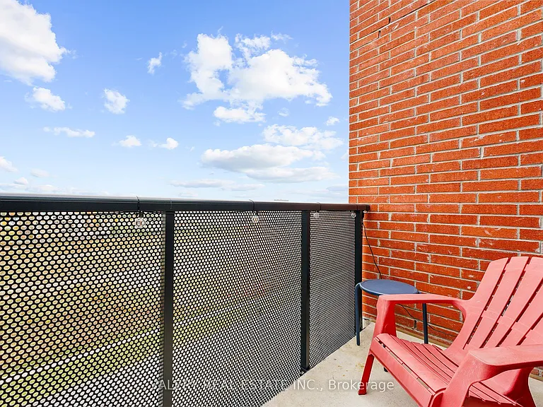 681 Yonge St #615 — Photo 20
