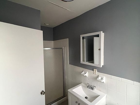 5th image of 280 Hunterdon St APT 2