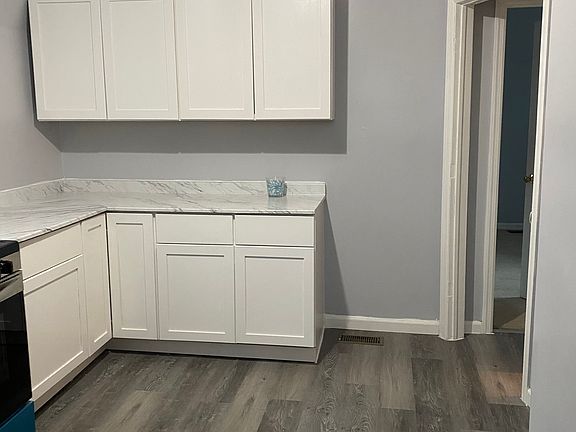 4th image of 208 Taylor St