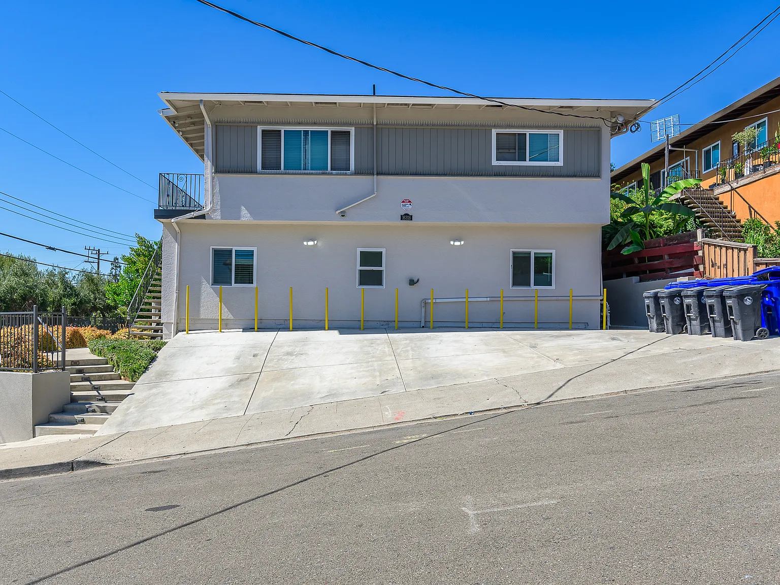 16318 Maubert Ave — Photo 2