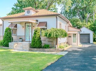 1443 Commonwealth Ave, Mayfield Heights, OH 44124