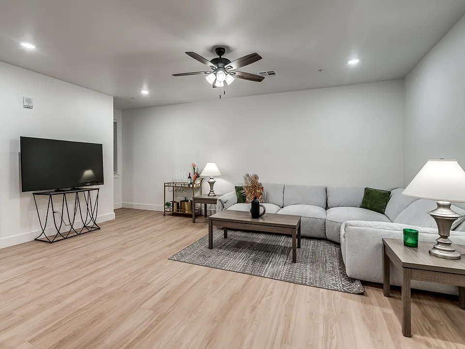 700 Asp Ave #3