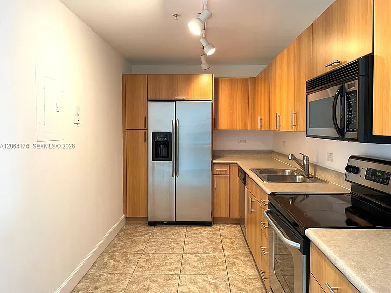 7501 E Treasure Dr #10C — Photo 5
