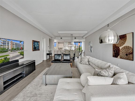 5th image of 20 Isle Of Venice Dr APT 402