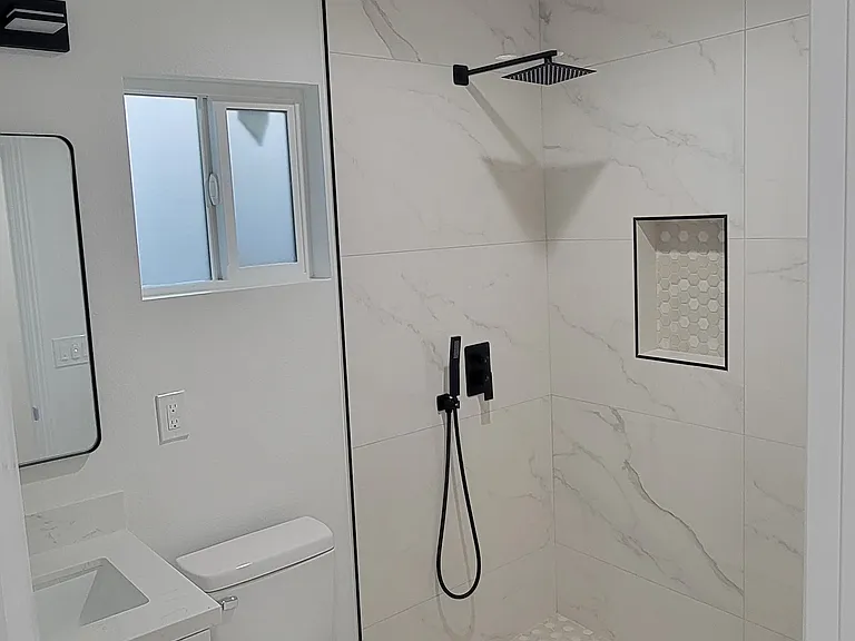 424 W Poplar St #C — Photo 8