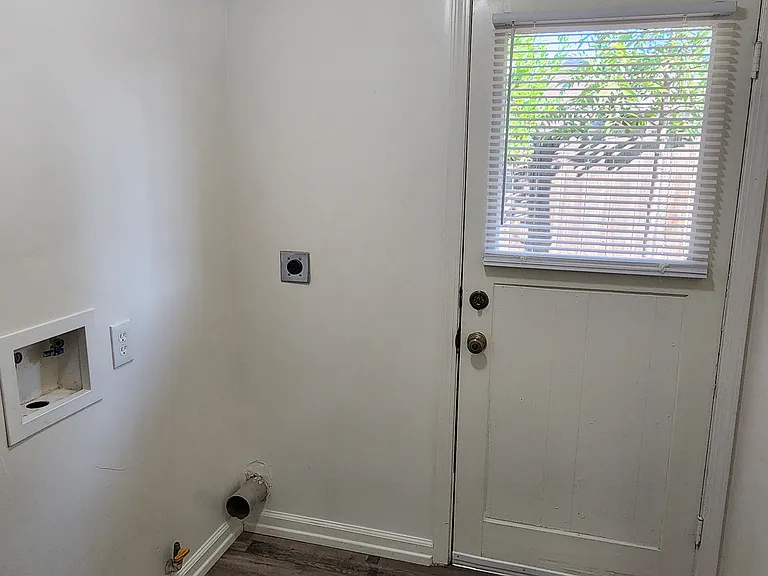 1218 S Watson St — Photo 22