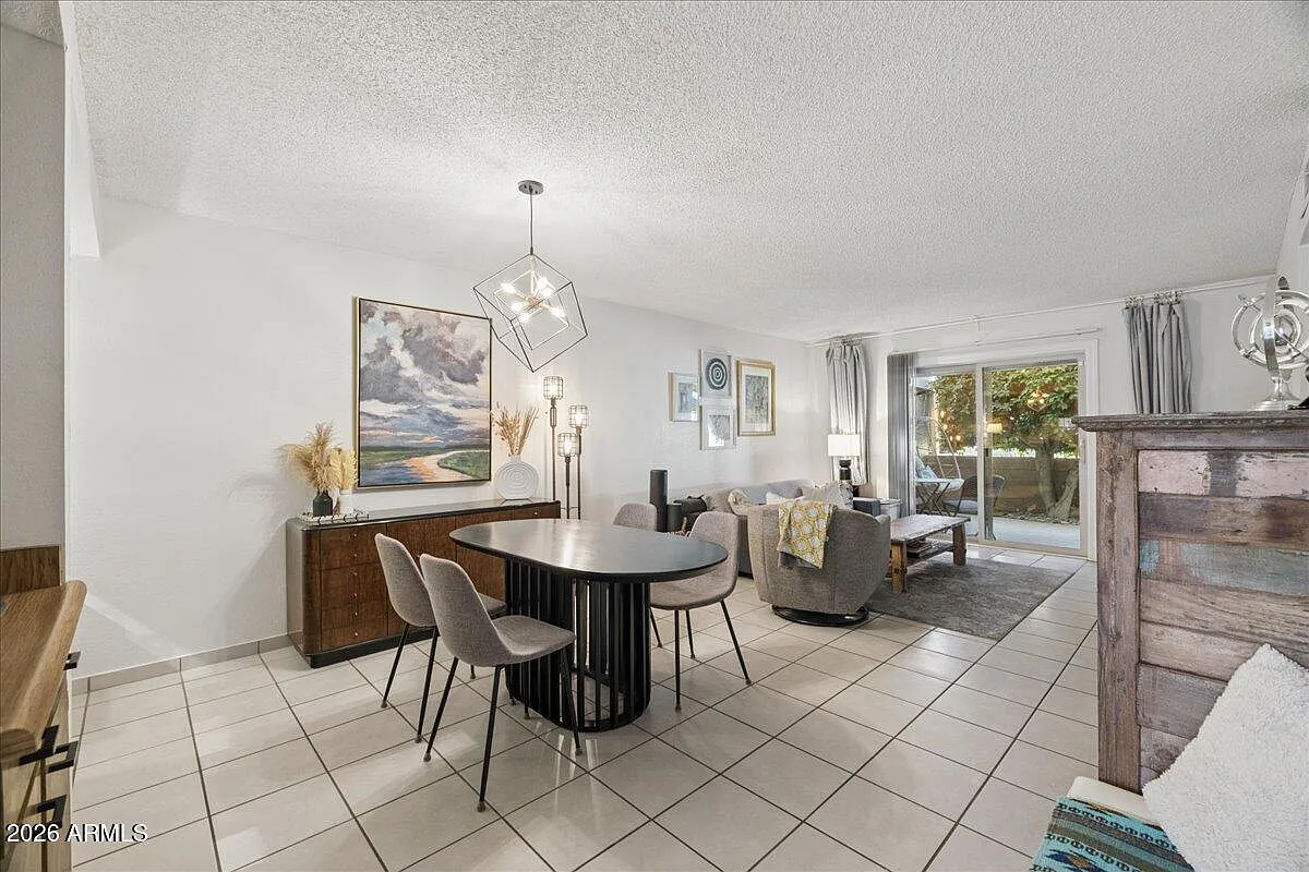 2 bed, 2.0 bath, 942 sqft, $2,100 — Photo 2