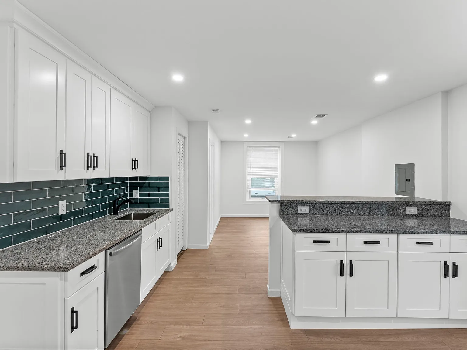 1 bed, 650 sqft, $1,950 — Photo 4