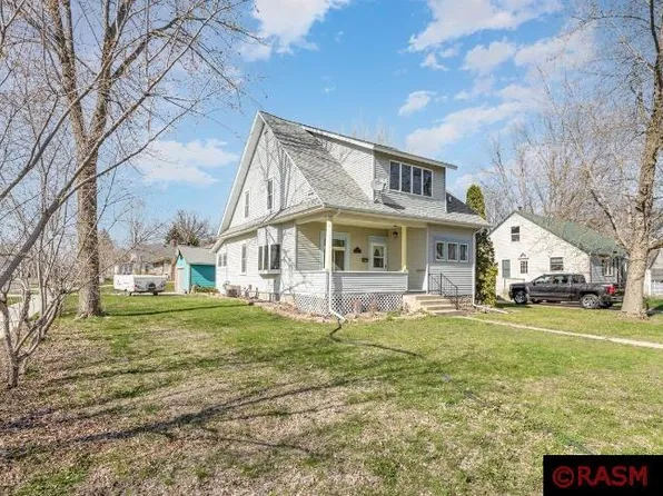 10 E Washington St, Le Center, MN 56057