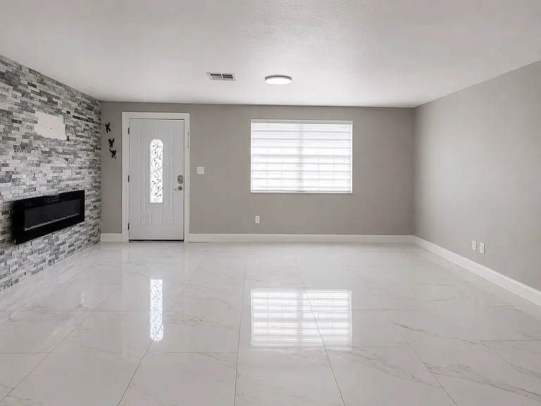 2610 Templewood Dr — Photo 3