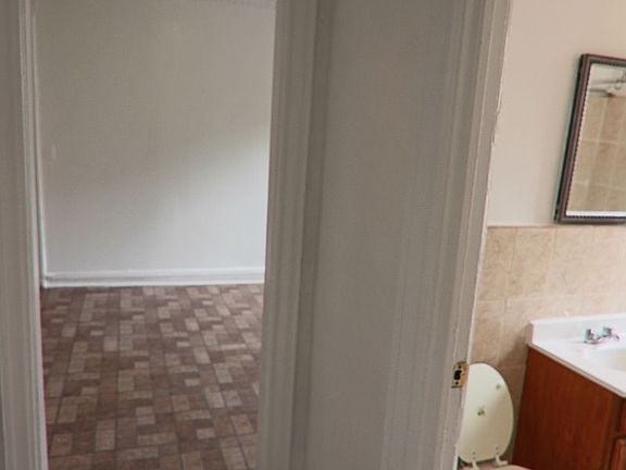 3rd image of 240 Wadsworth Ave APT 33