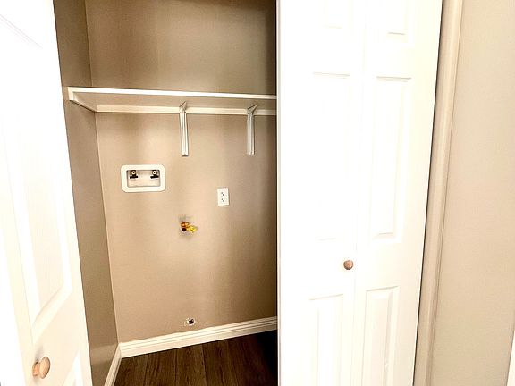 5th image of 421 Cadbrook Dr