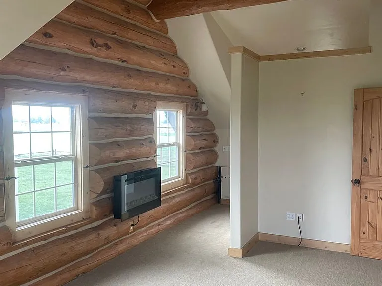 1084 E Moody Rd — Photo 26