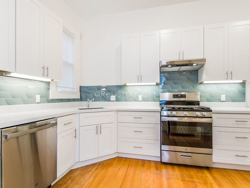1st image of 1659 Oak St #3