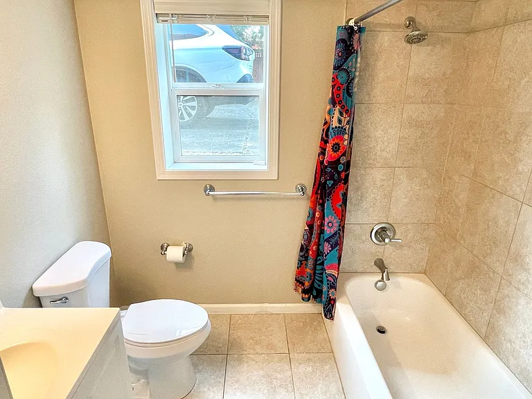 122 NE Beech St — Photo 11