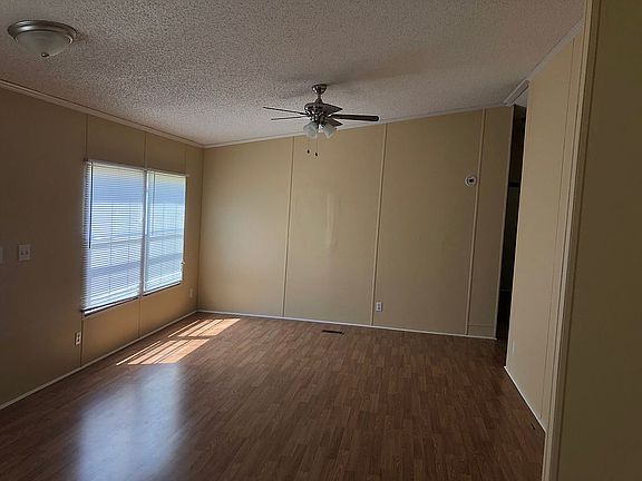 3rd image of 208 Creekstone Dr