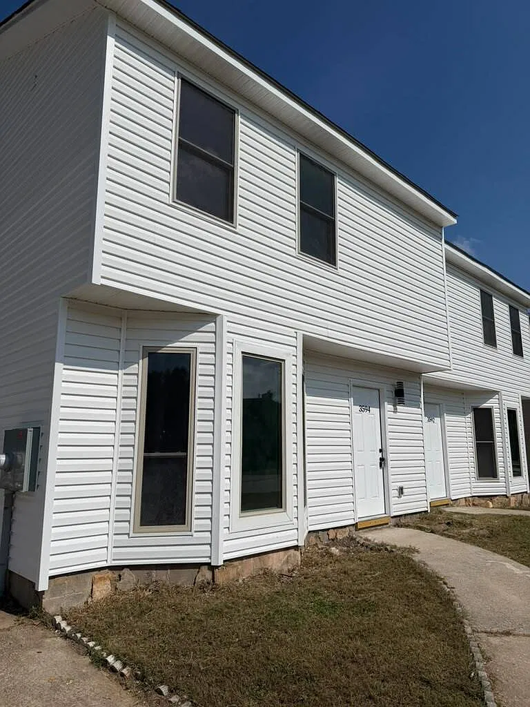 3592 North Hopkins Court — Photo 4