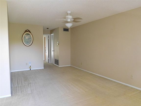 4th image of 51 Woodland Dr