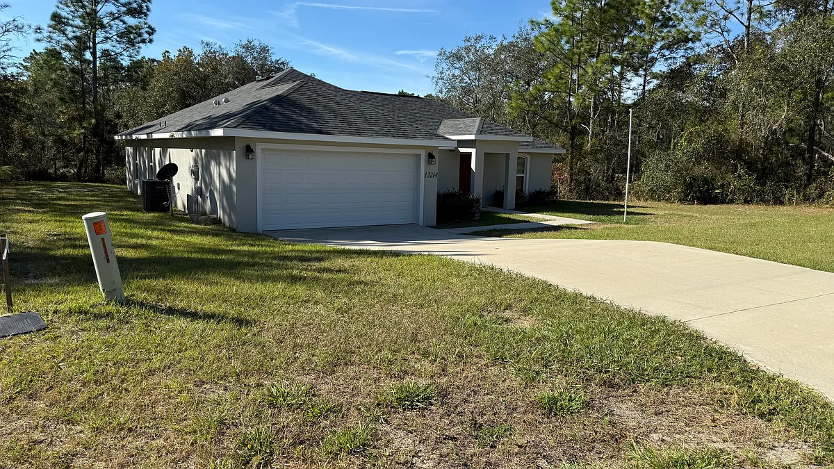Garage view to your new home. - 13214 SW 78th Cir