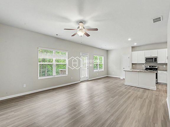 4th image of 302 S Fortune Way