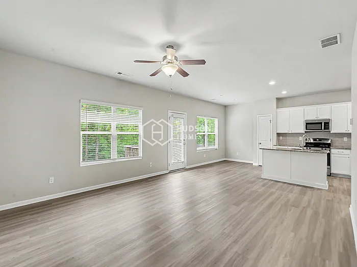 302 S Fortune Way — Photo 4