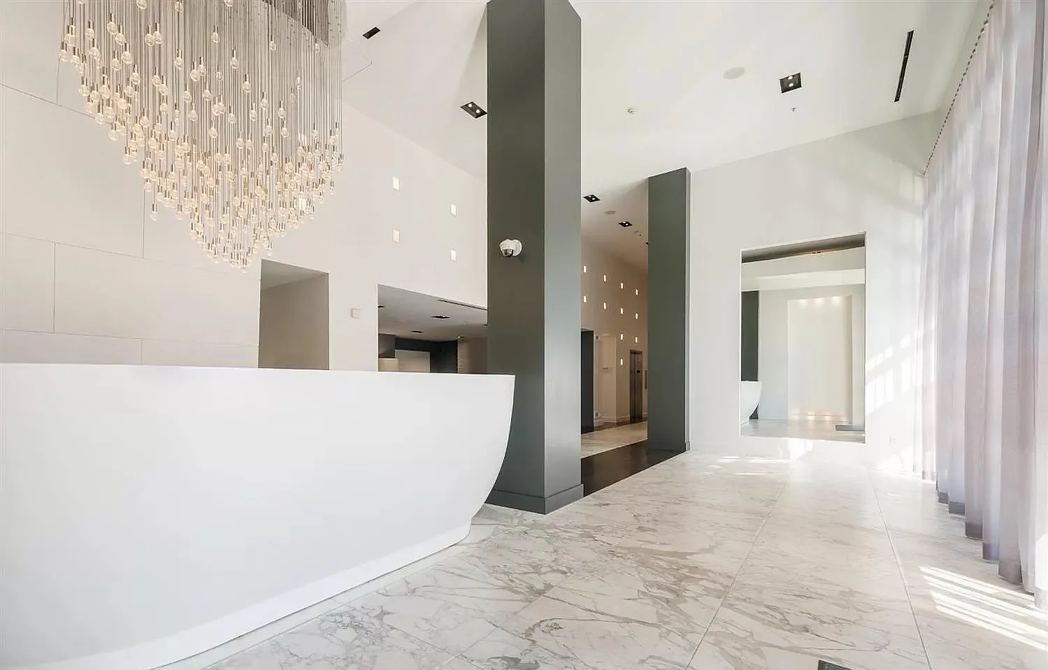 1 bed, 694 sqft, $4,100 — Photo 2