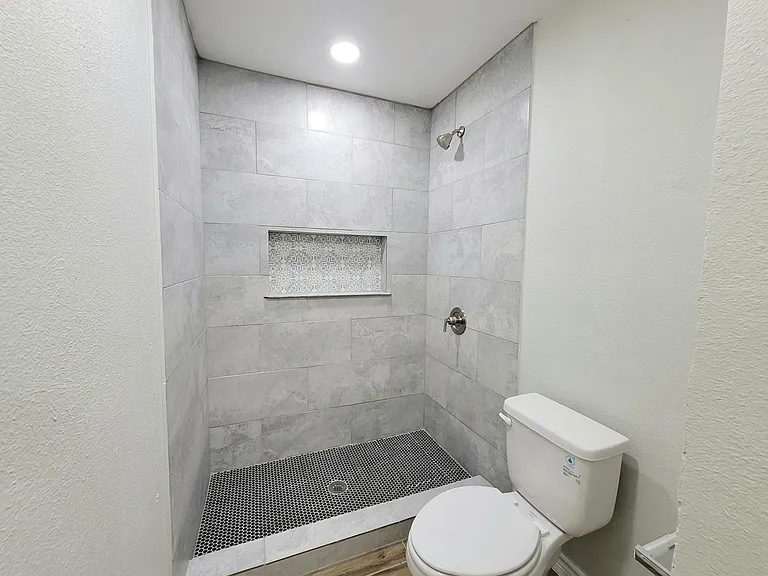 701 Salem Dr — Photo 6