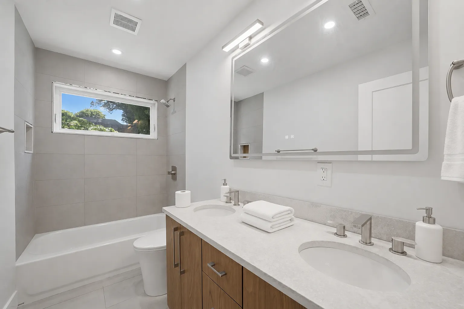 3 bed, 3000 sqft, $7,900 — Photo 3