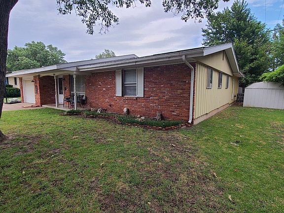3rd image of 2120 Edgemont Dr