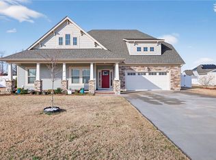 106 Snoozy Manor Ln, Moyock, NC 27958