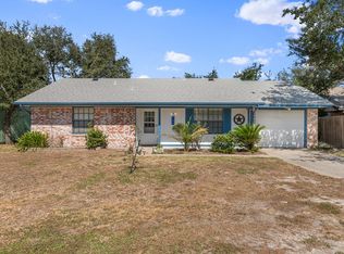 106 Myrtle Ln, Rockport, TX 78382
