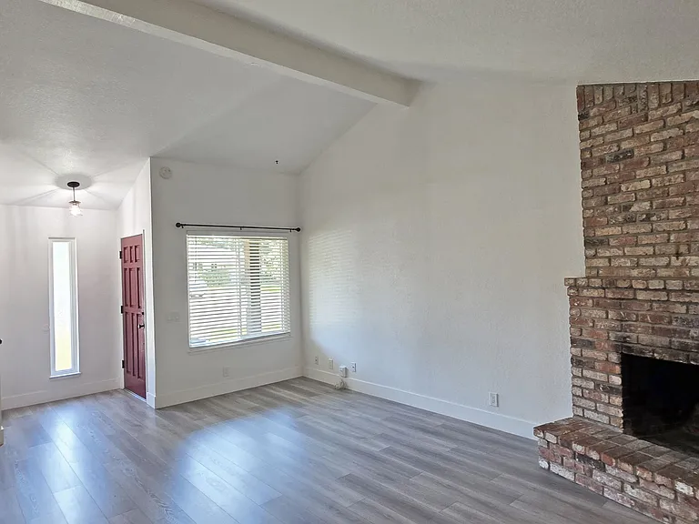 134 Globe Ave — Photo 2